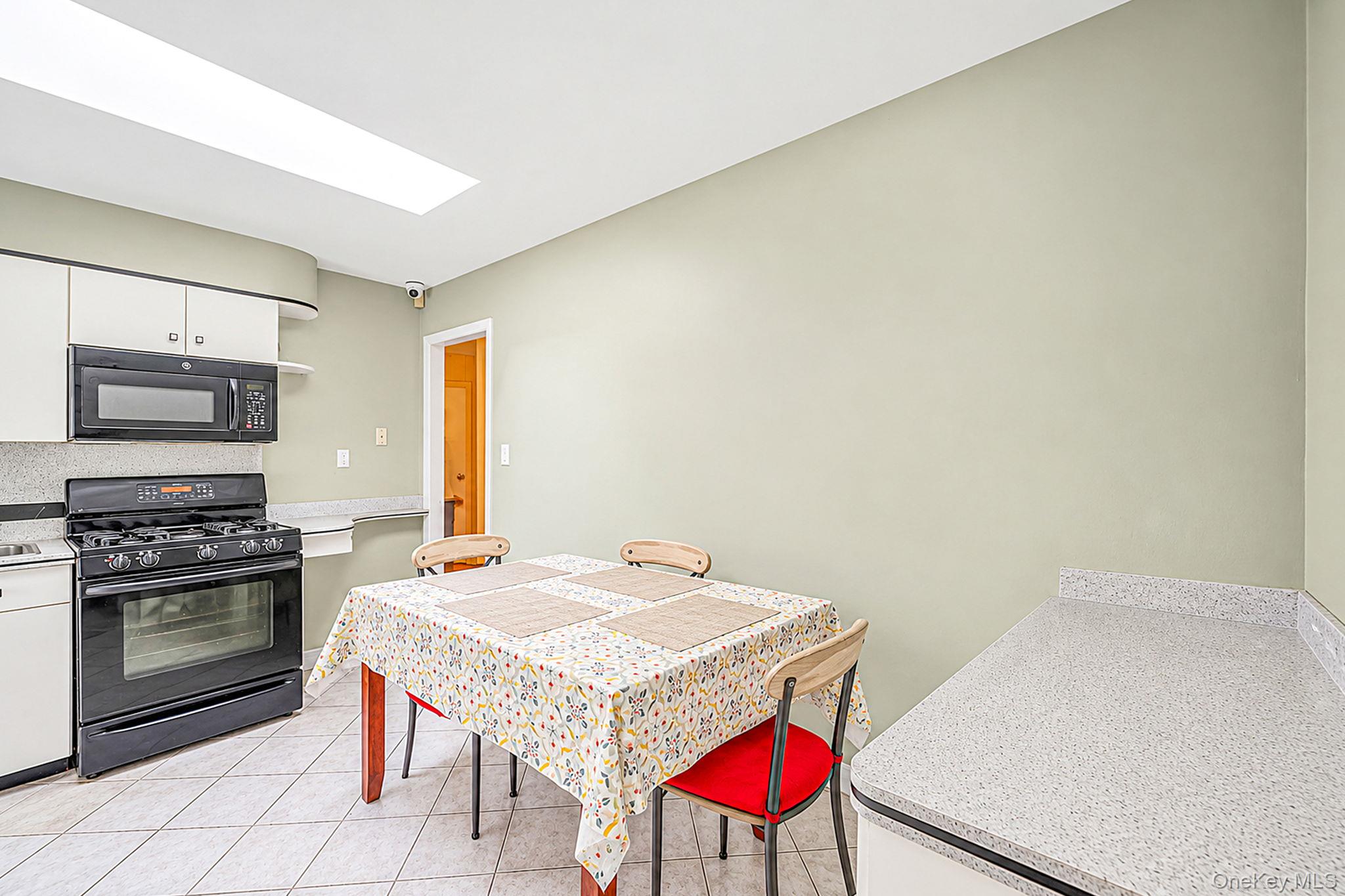 4 Hedda Road — photo 8
