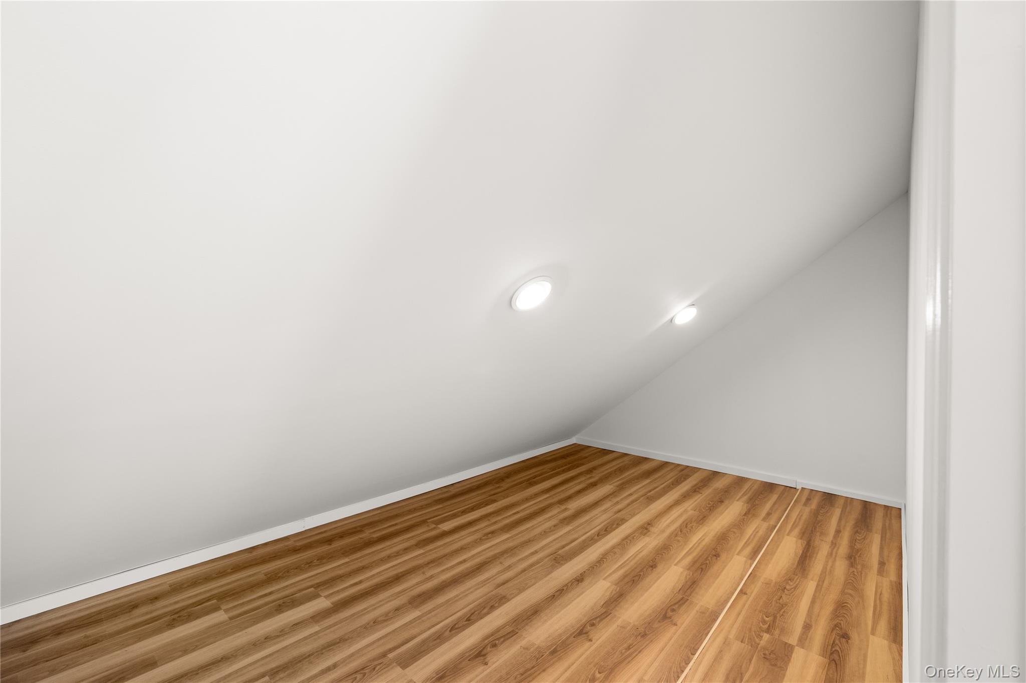 12 Bayview Avenue — photo 31