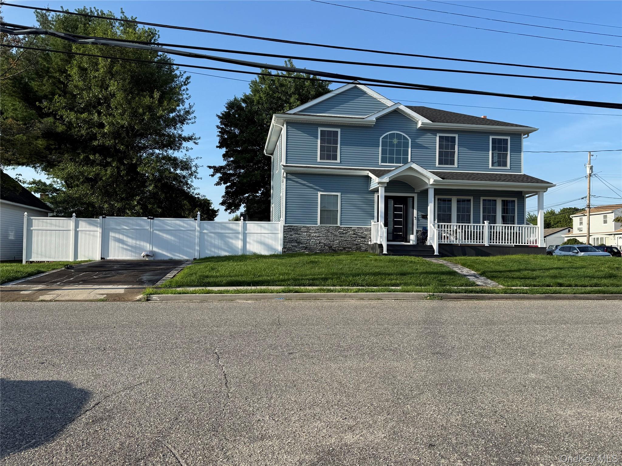 139 maple Avenue, Bethpage