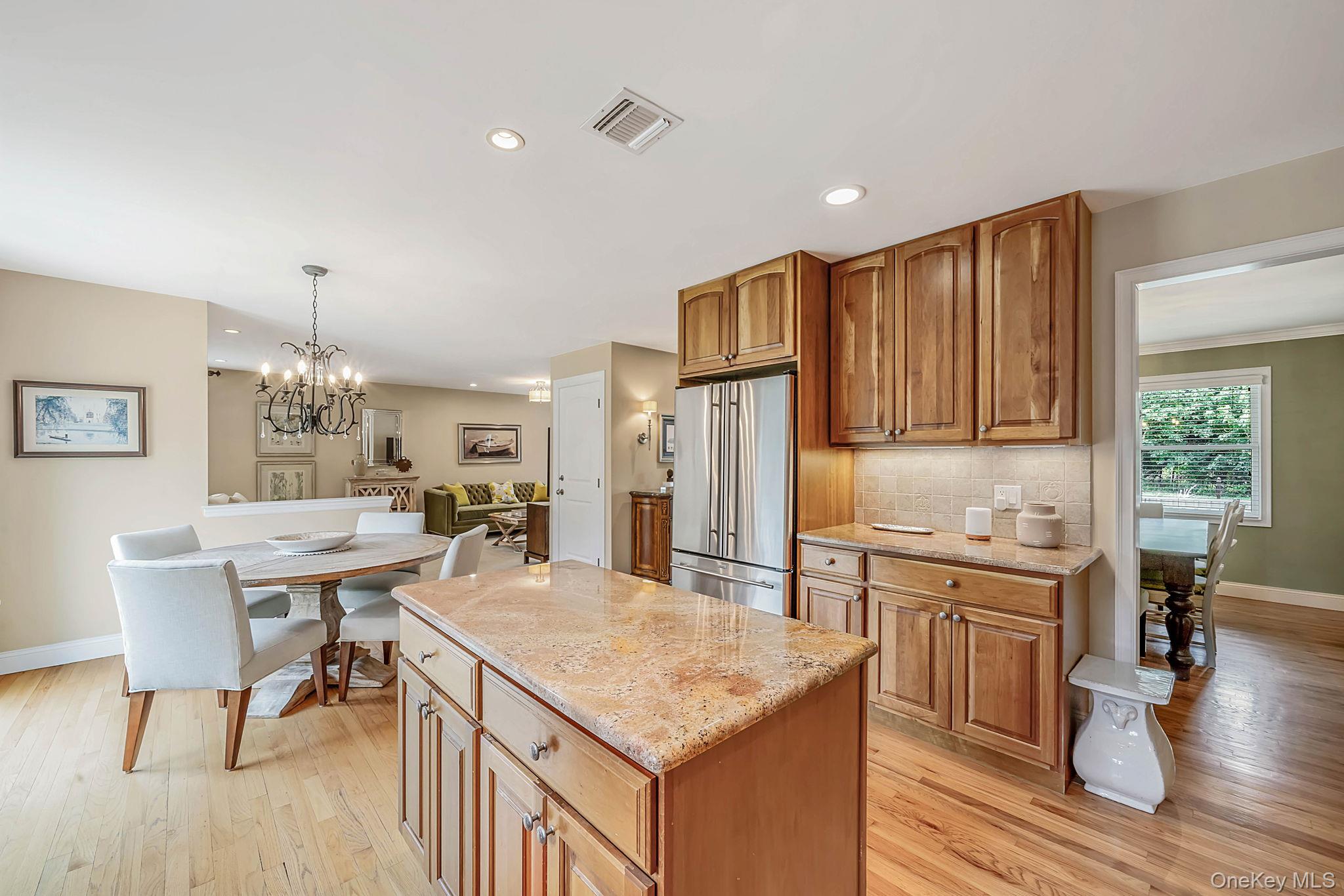 26 River Avenue — photo 12