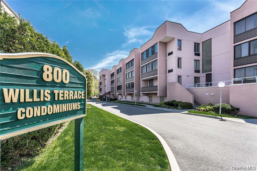 800 Willis Avenue #105, Albertson