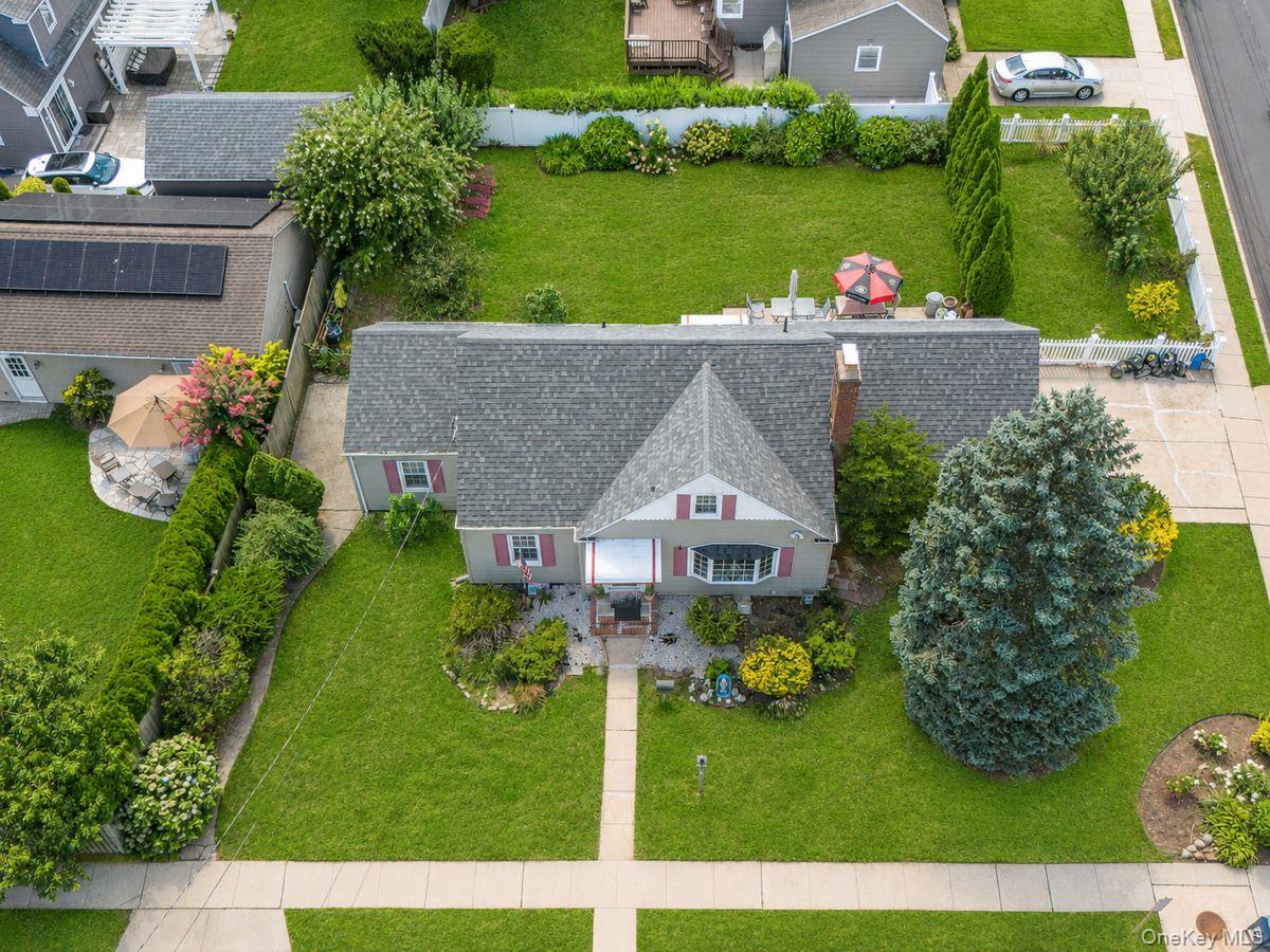 295 Ivy Avenue, Westbury