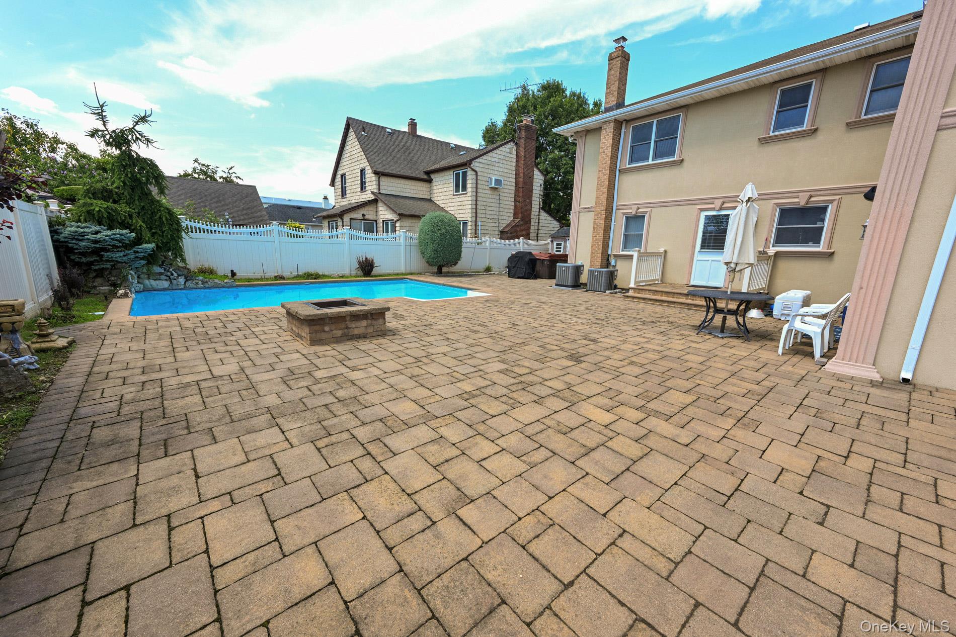 859 Maloon Avenue — photo 32