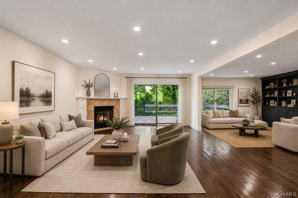 11 Pony Circle, Roslyn Heights
