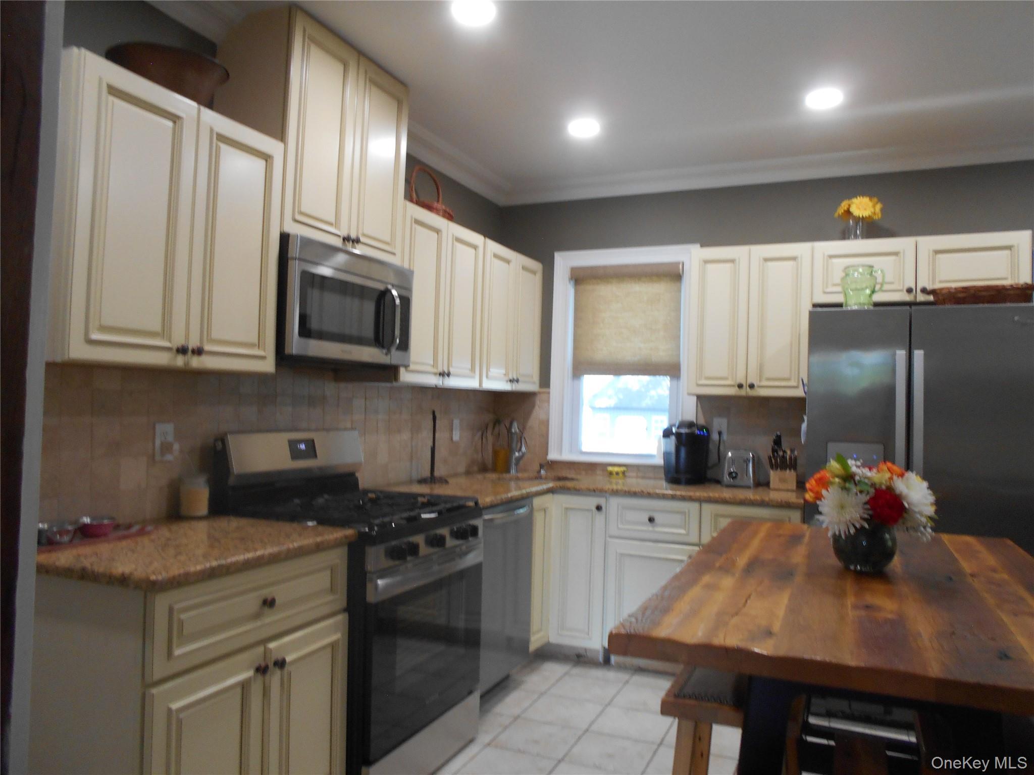 28 Centre Avenue — photo 10