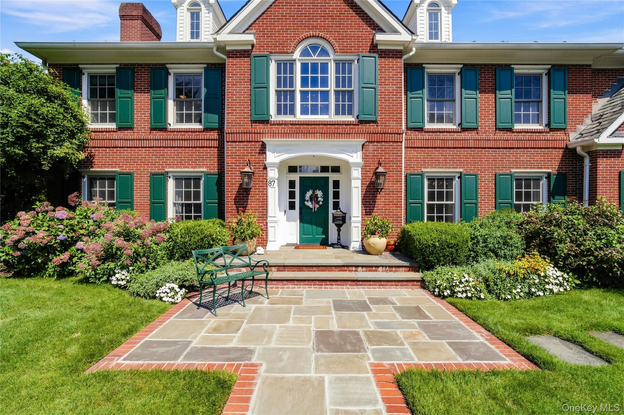 87 4th Street, Garden City