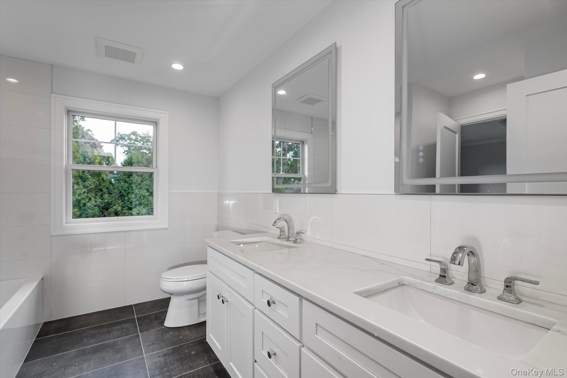 111 Jackson Avenue — photo 25