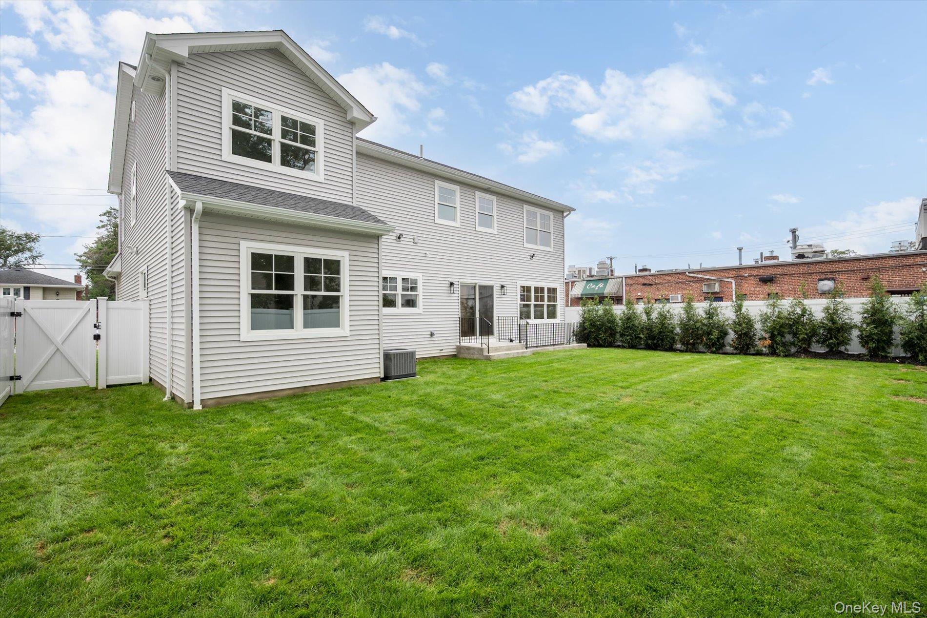 111 Jackson Avenue — photo 29