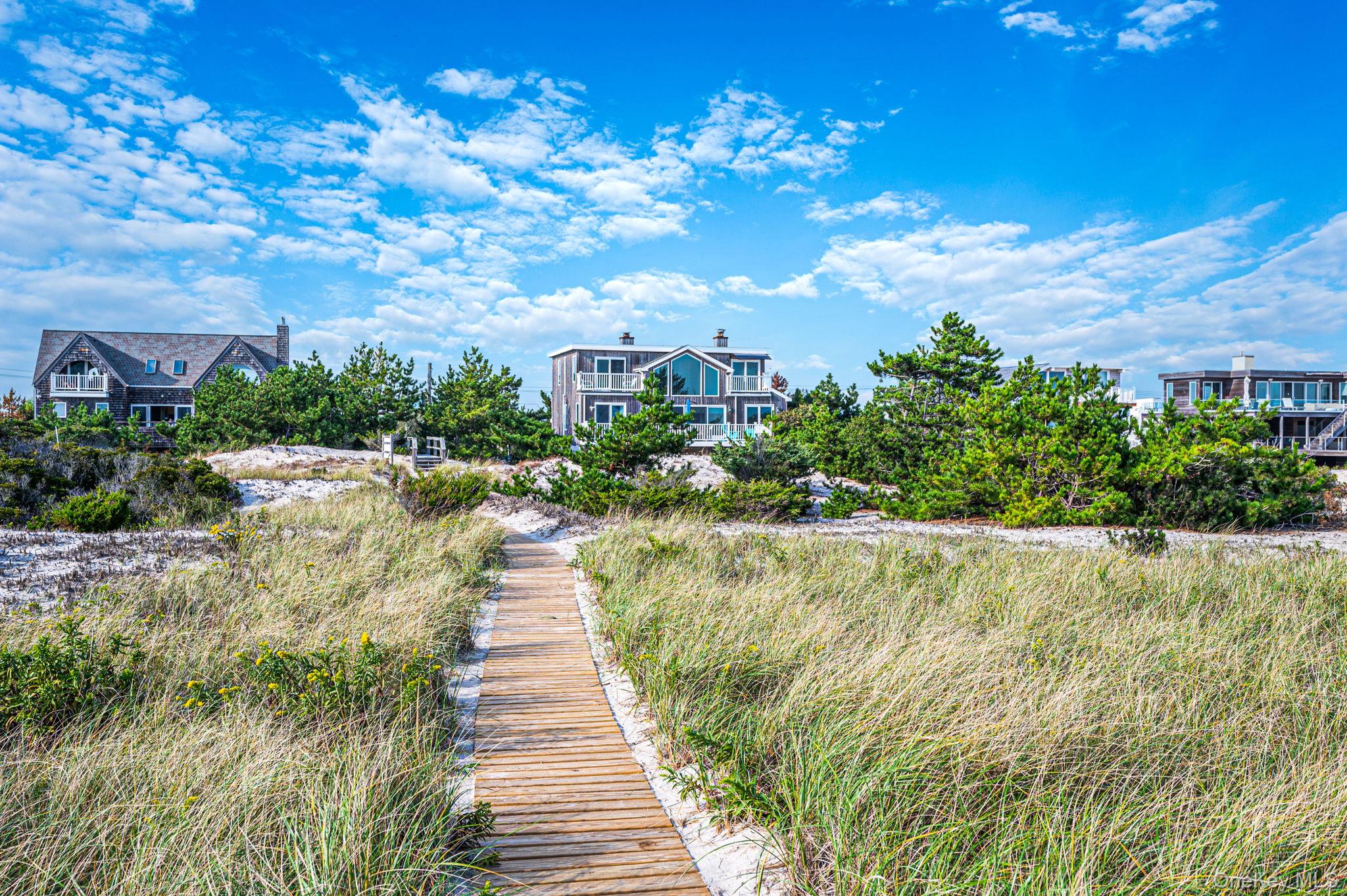 431 Dune Road — photo 16