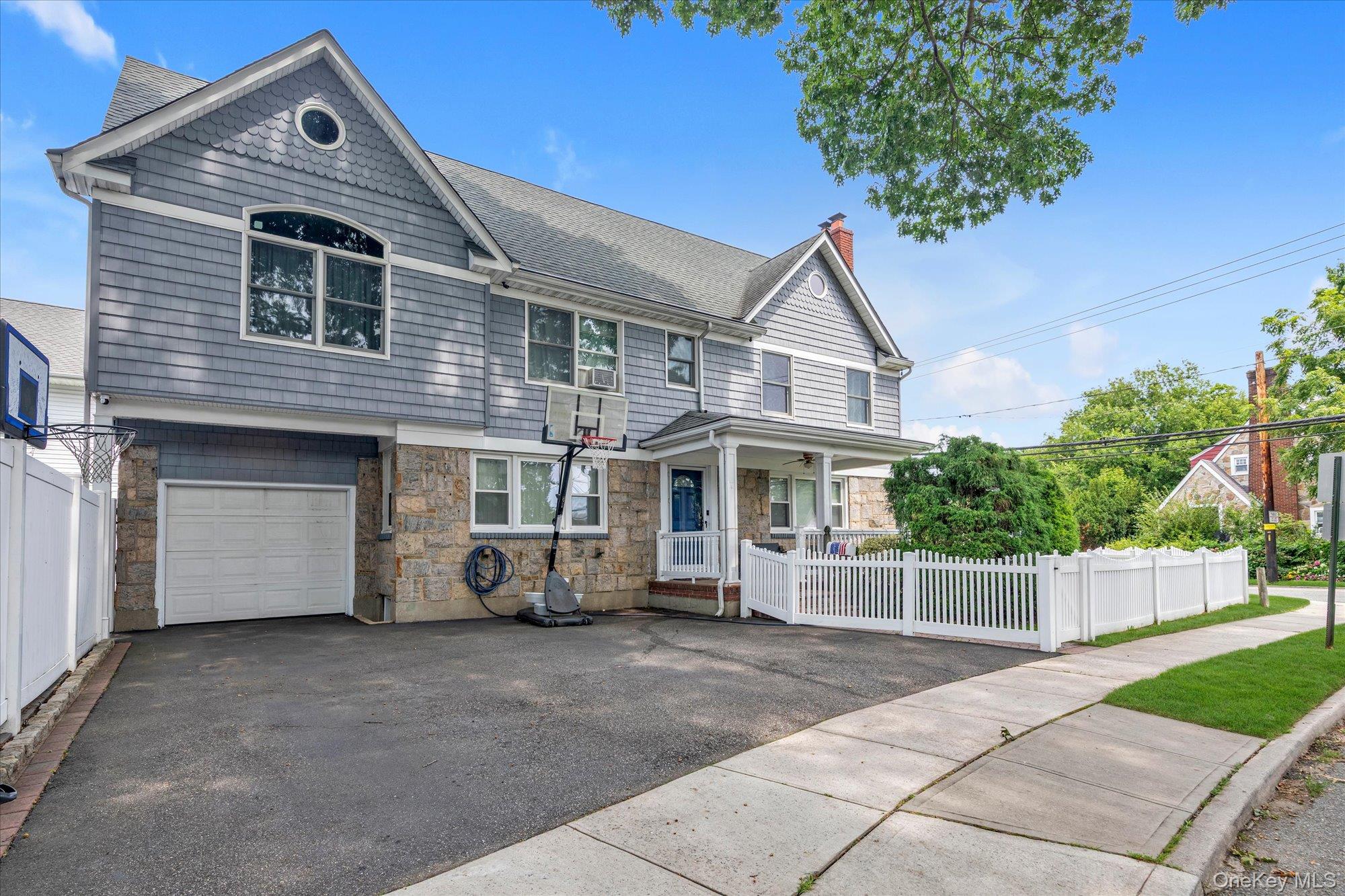 1 Windsor Place — photo 2