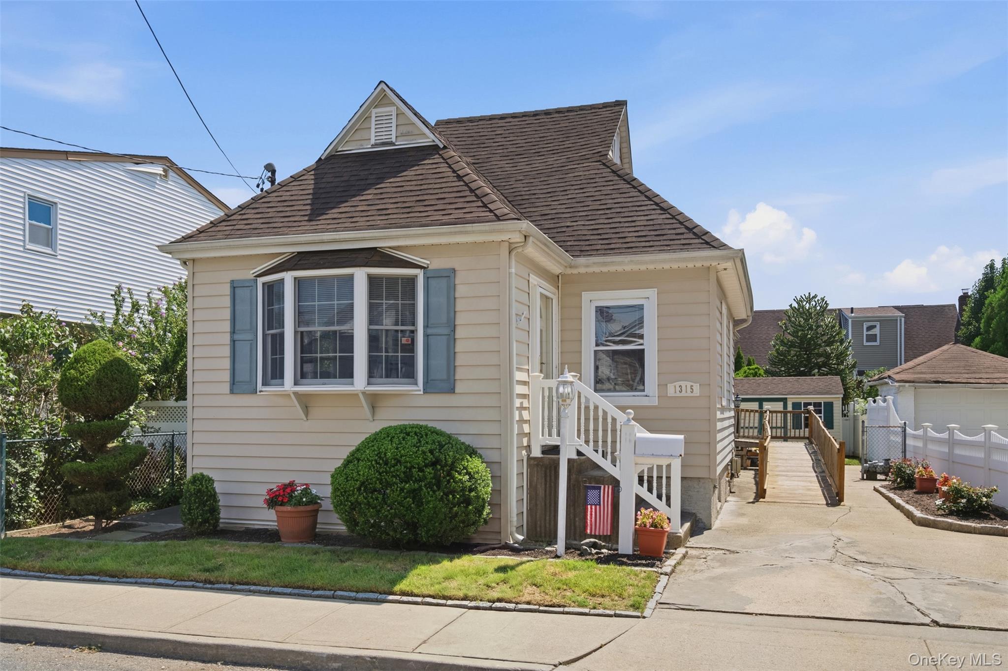 1315 Scimitar Avenue — photo 2
