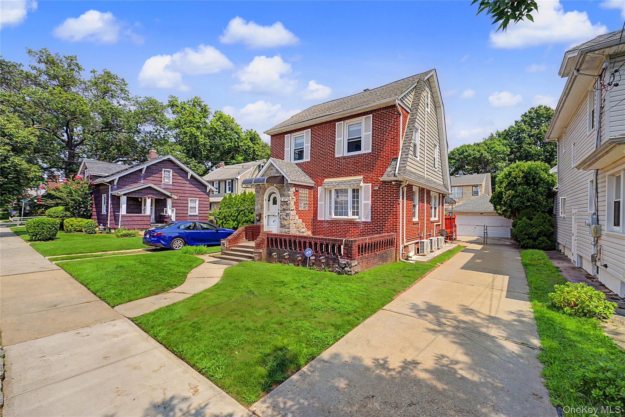 29 Holland Avenue — photo 2