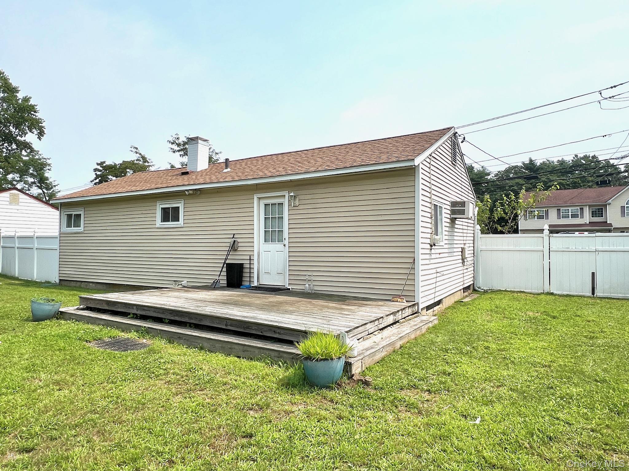 1656 Thompson Drive — photo 2