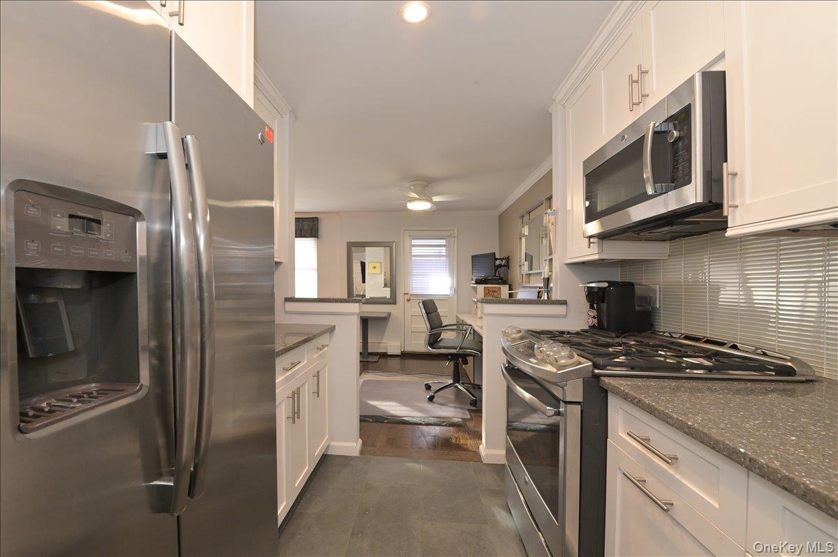 40 Stoner Avenue #2F — photo 4