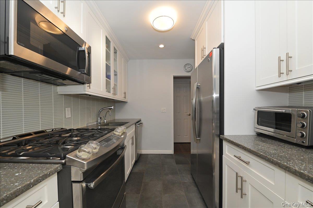 40 Stoner Avenue #2F — photo 6