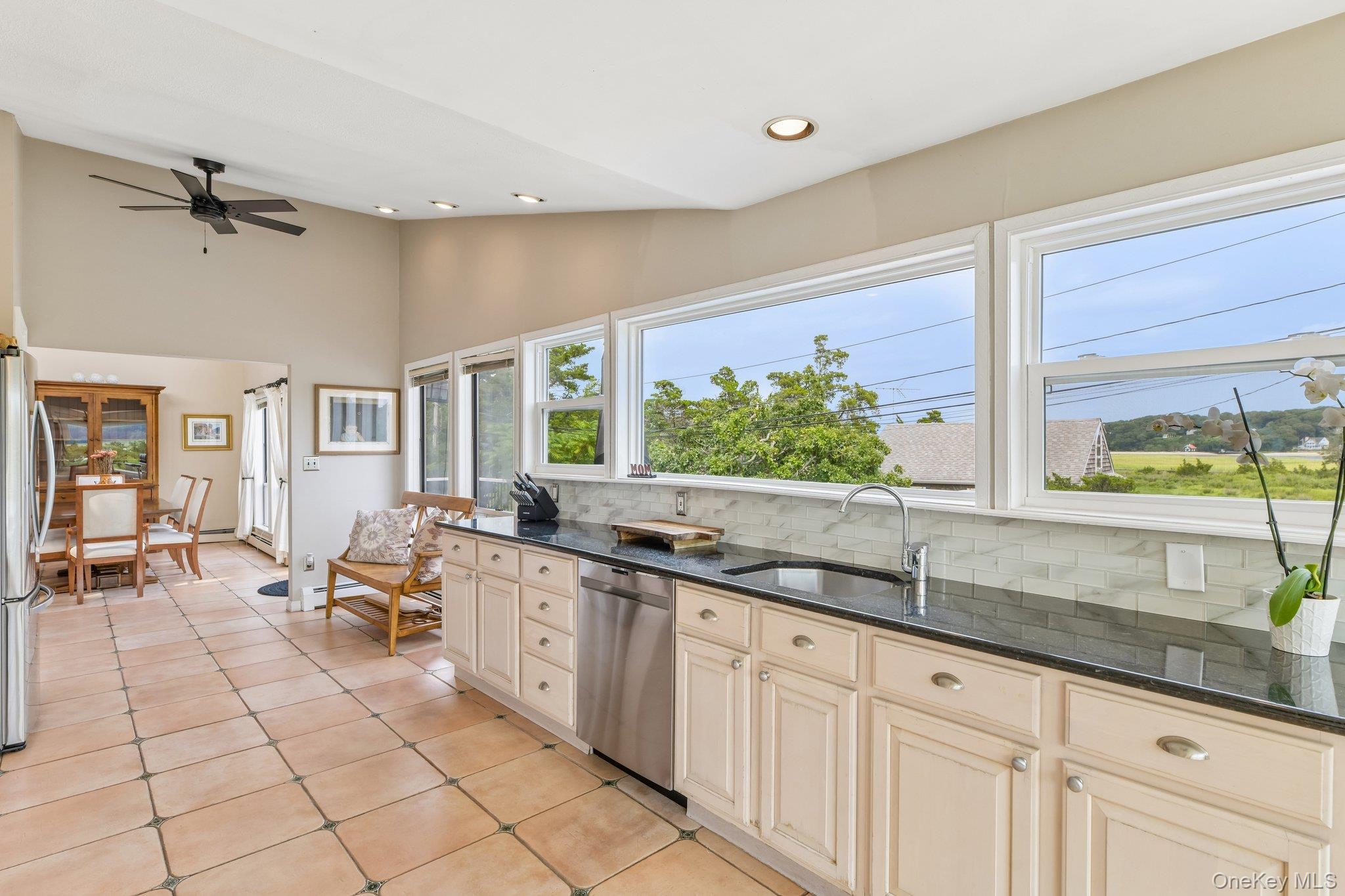 588 E. Long Beach Road — photo 12