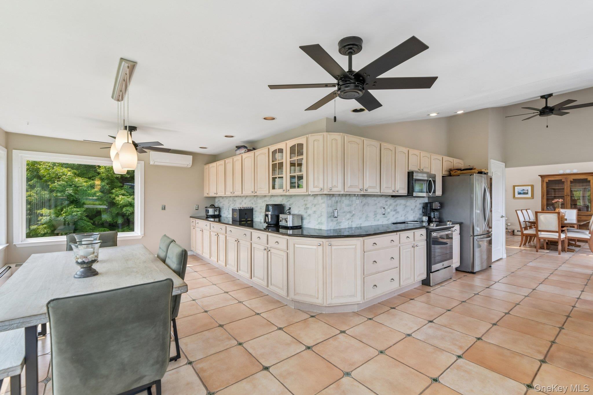 588 E. Long Beach Road — photo 16