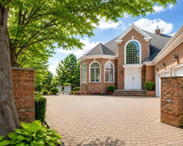 63 Charney Court, Manhasset