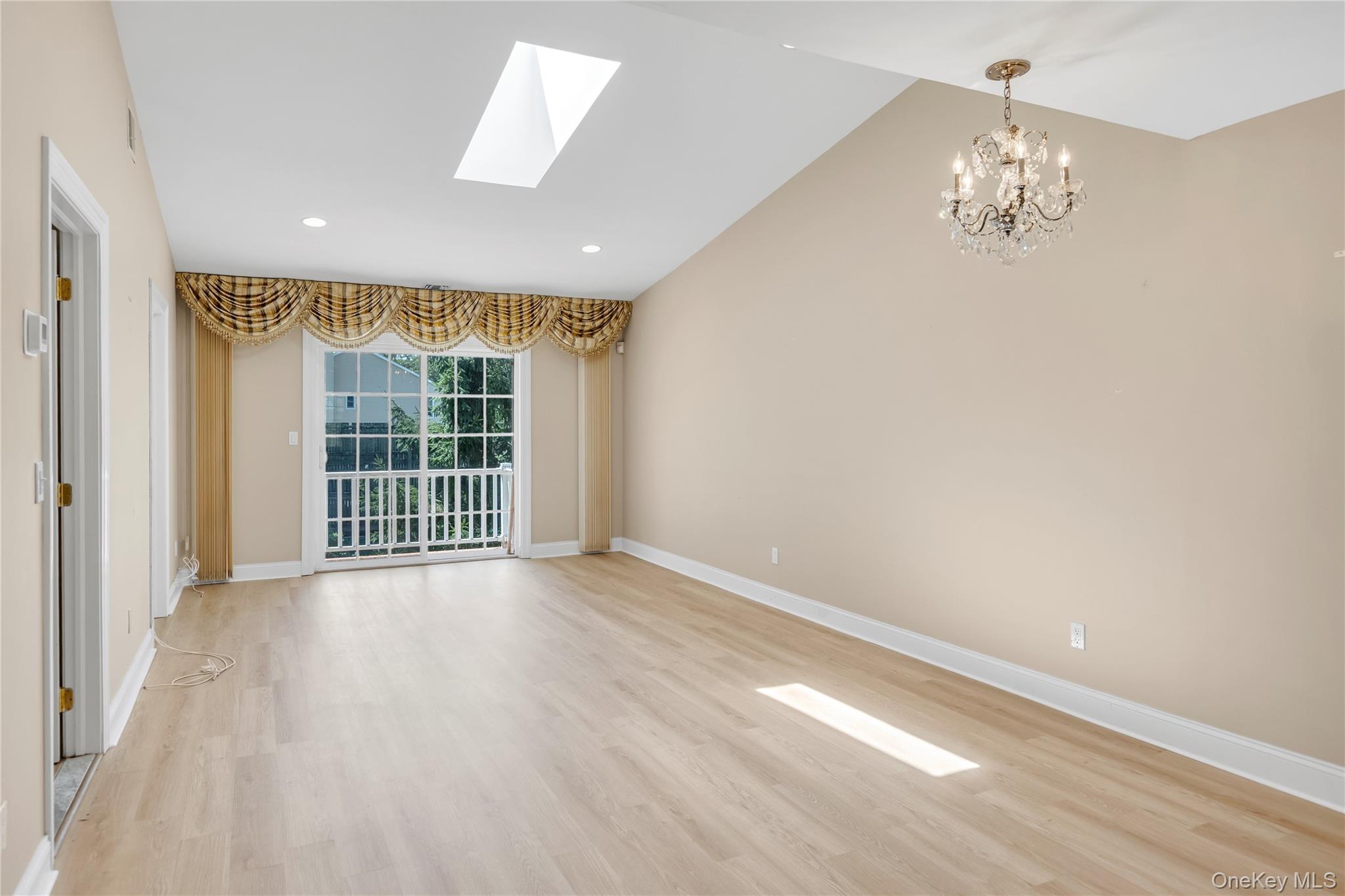 1118 Savoy Drive — photo 2