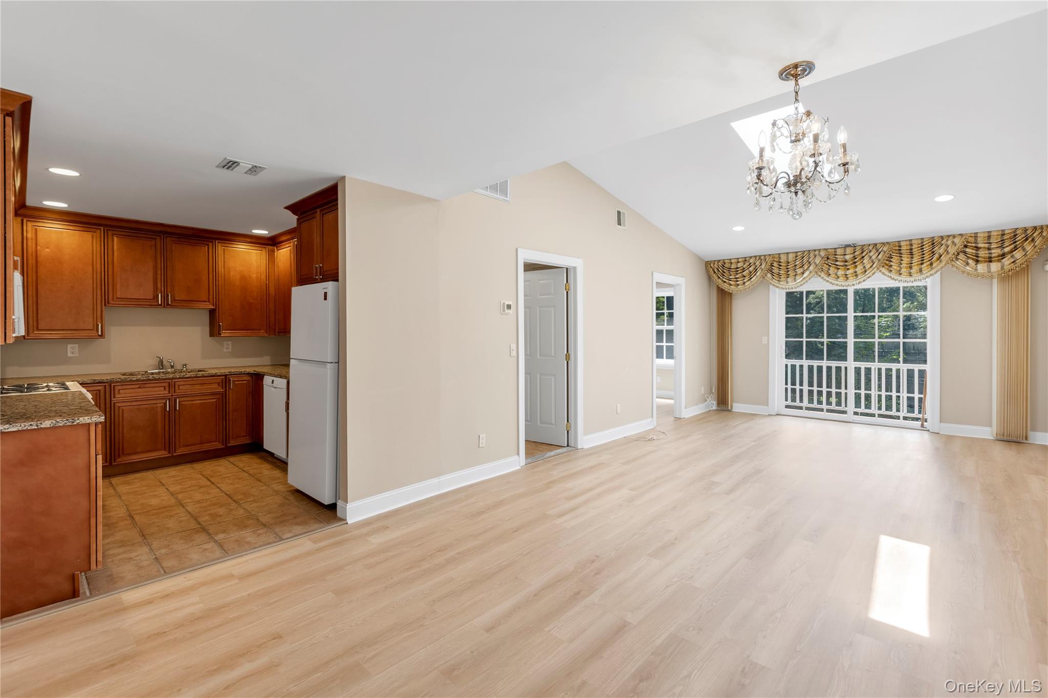 1118 Savoy Drive — photo 4