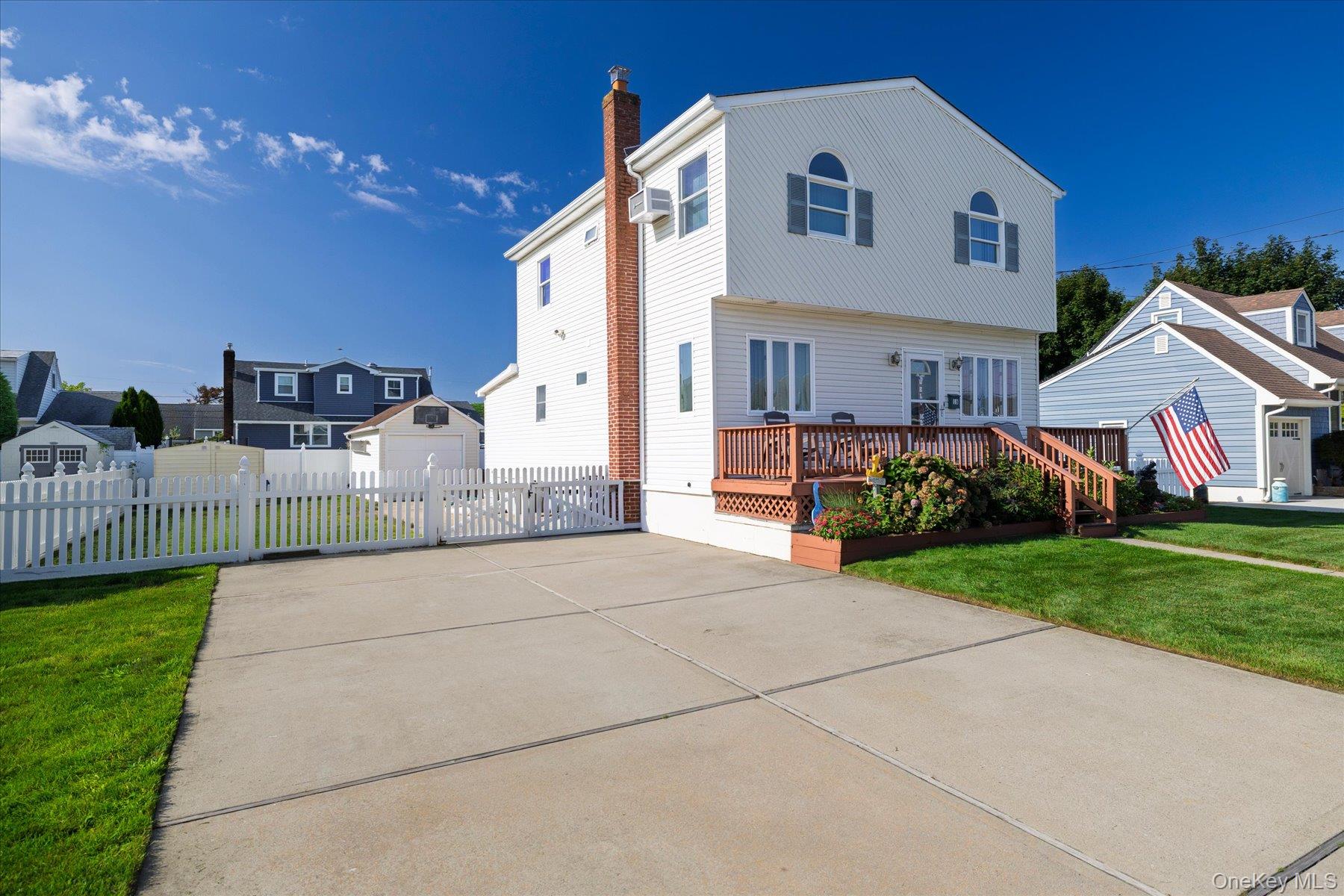 18 Dante Place — photo 3