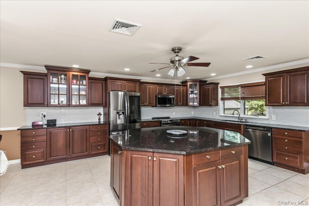 1091 Westminster Avenue — photo 10