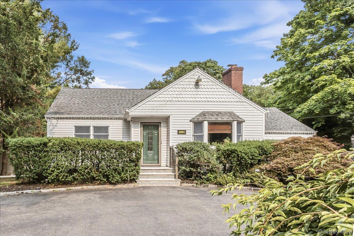 1091 Westminster Avenue, Dix Hills