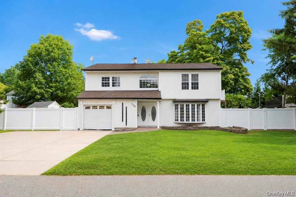 779 Peconic Avenue, West Babylon