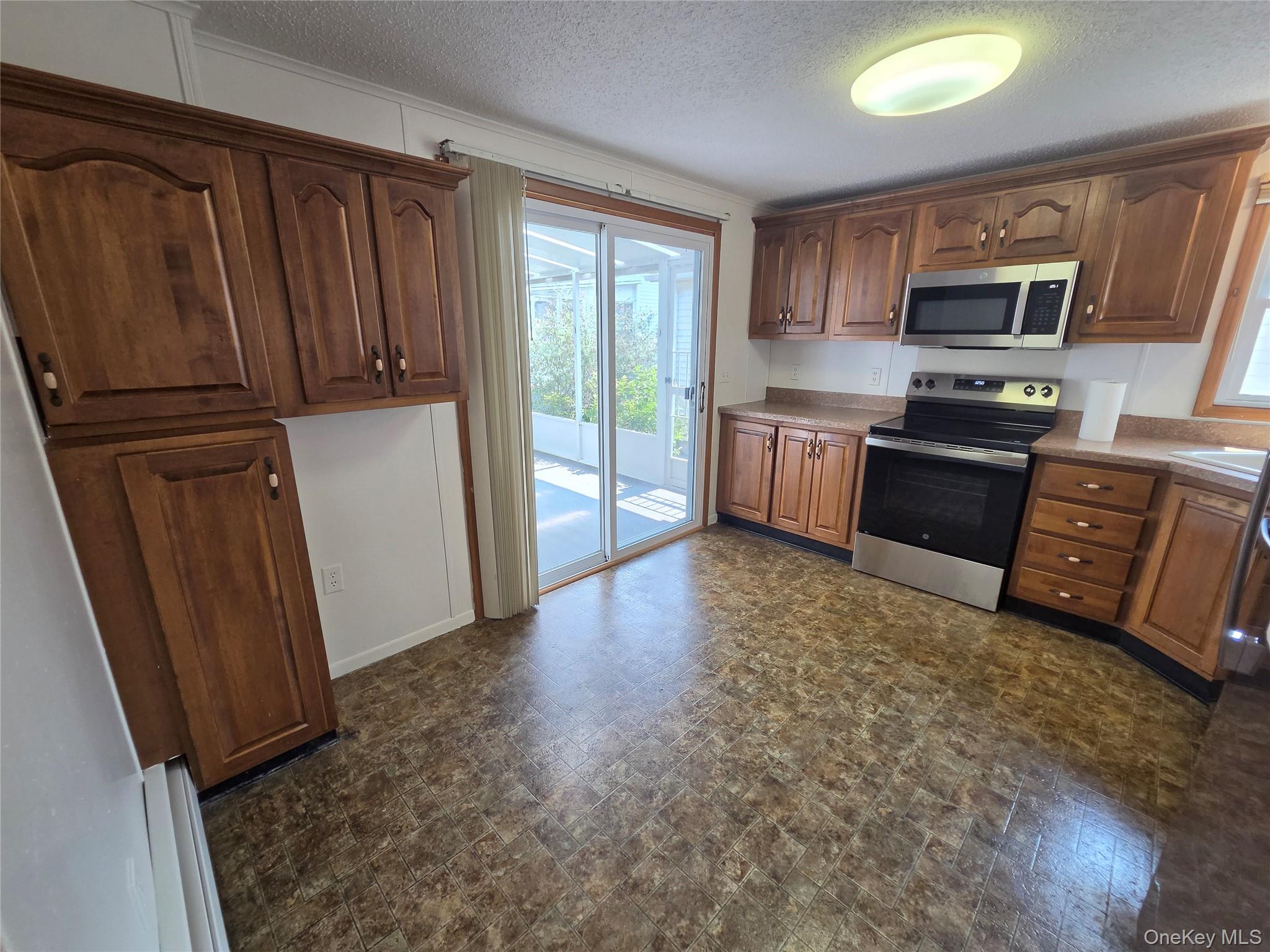162 Village Circle — photo 8