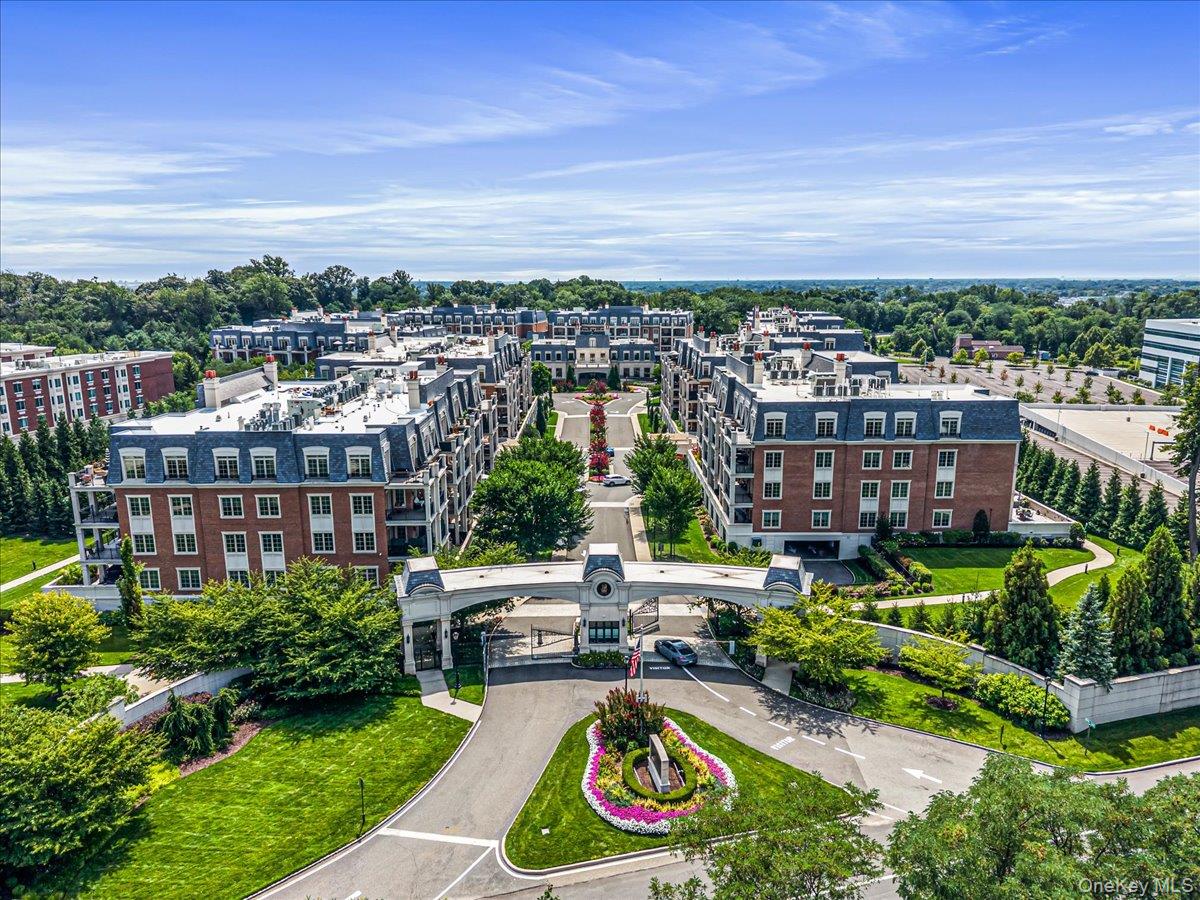 6000 Royal Court #6006, North Hills