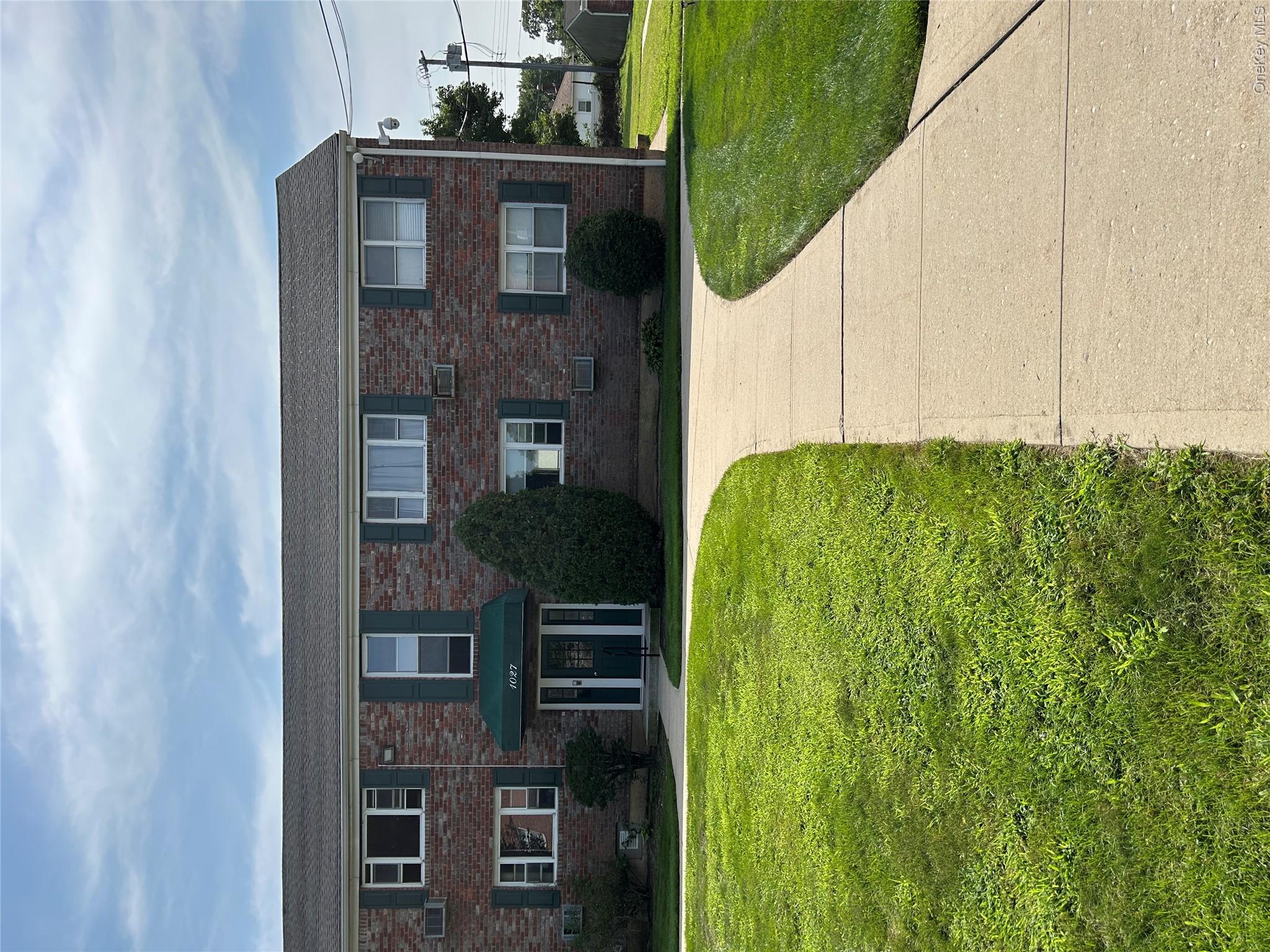 1027 Fenwood Drive ##3, Valley Stream