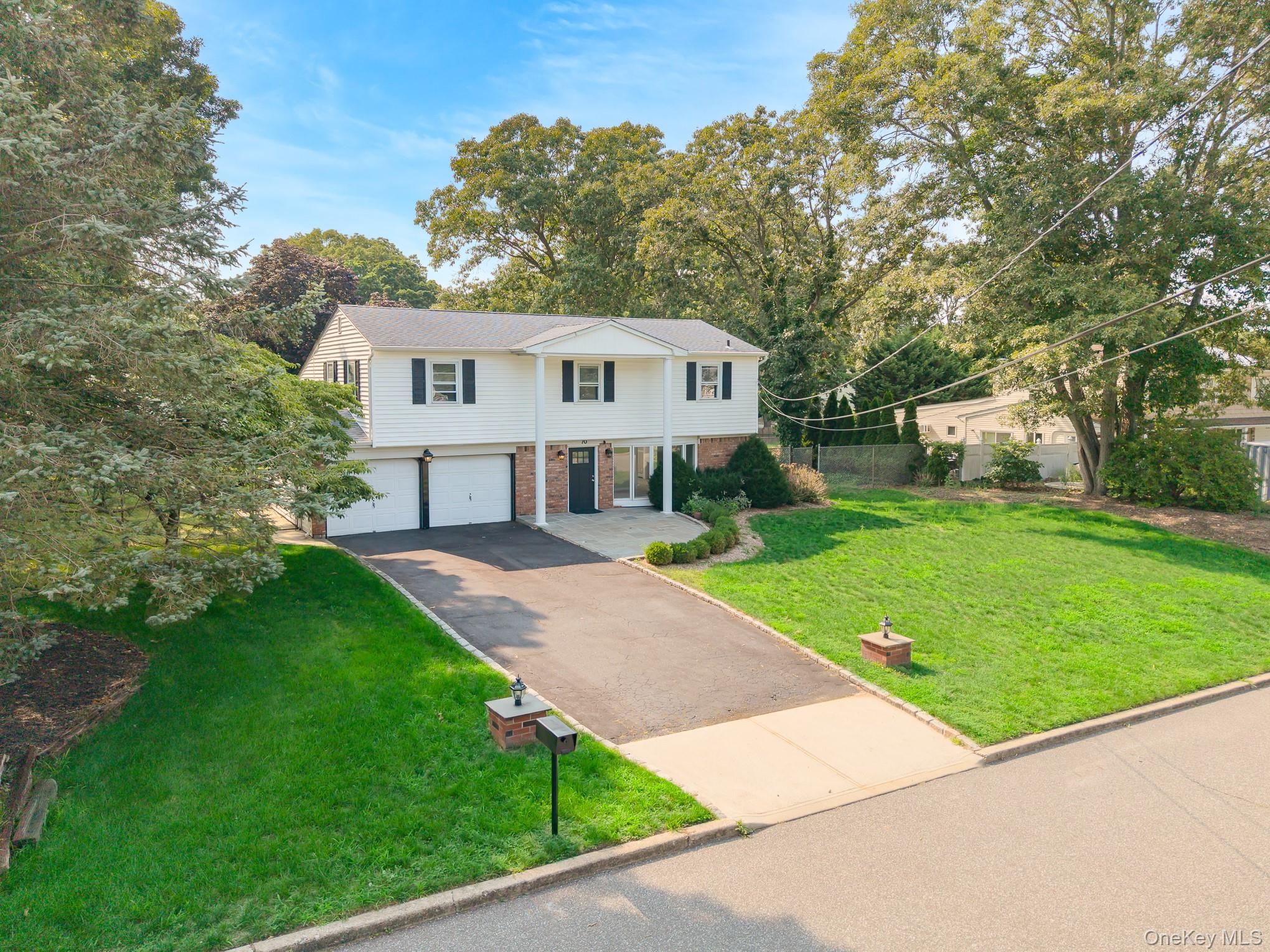 70 Woodview Lane, Centereach