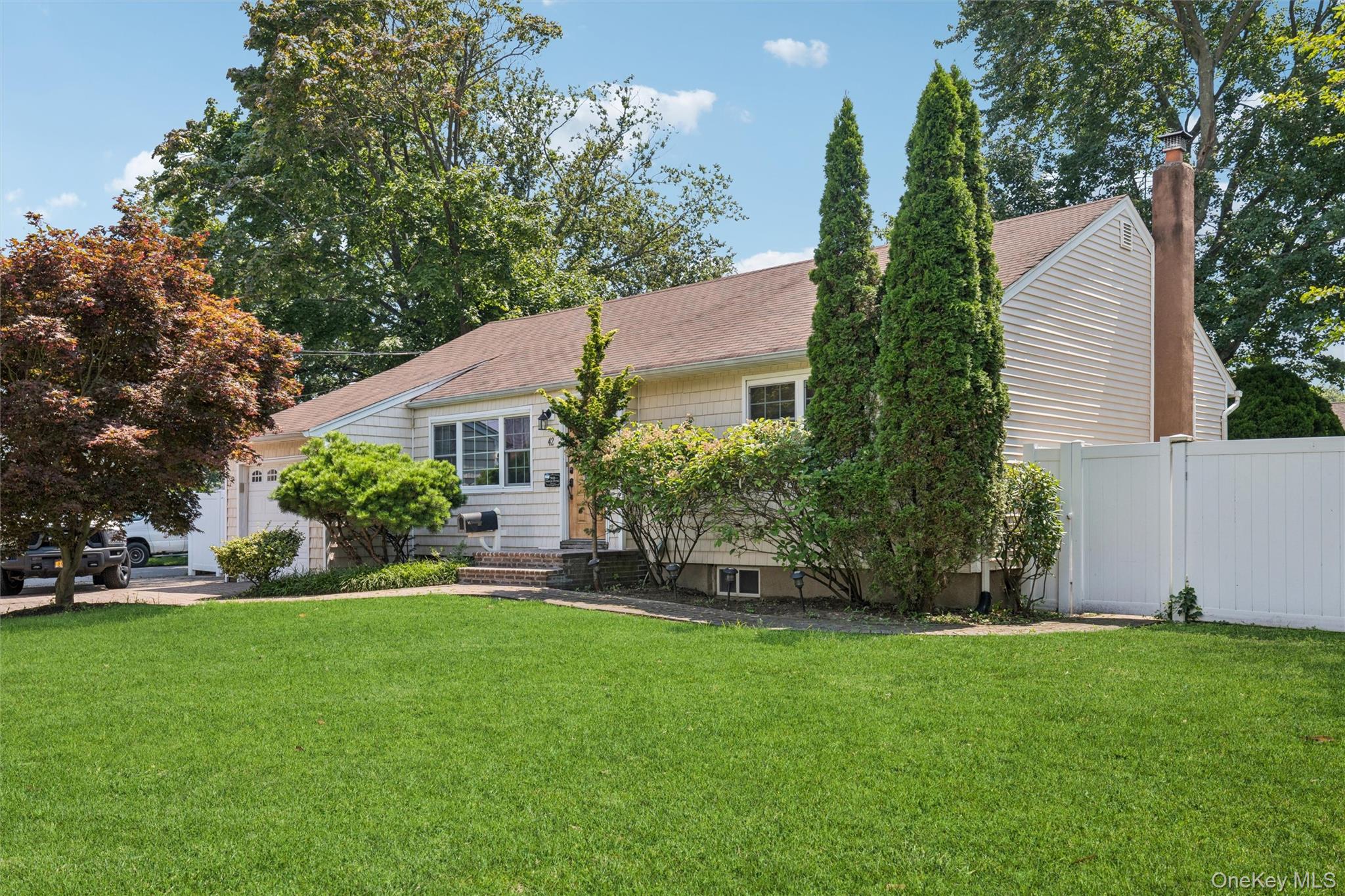 42 Lexington Avenue, West Babylon