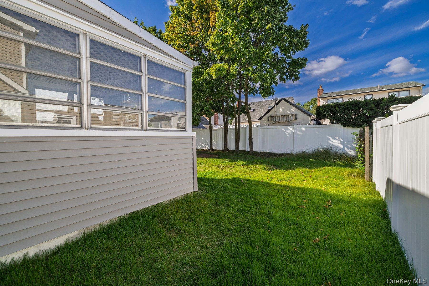 837 Edward Street — photo 4