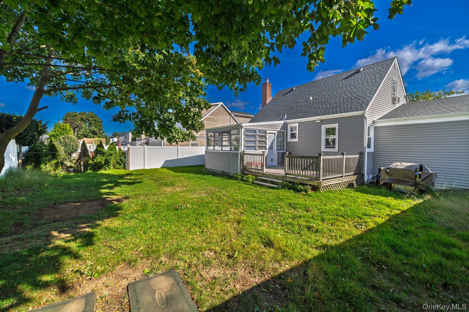 837 Edward Street — photo 8