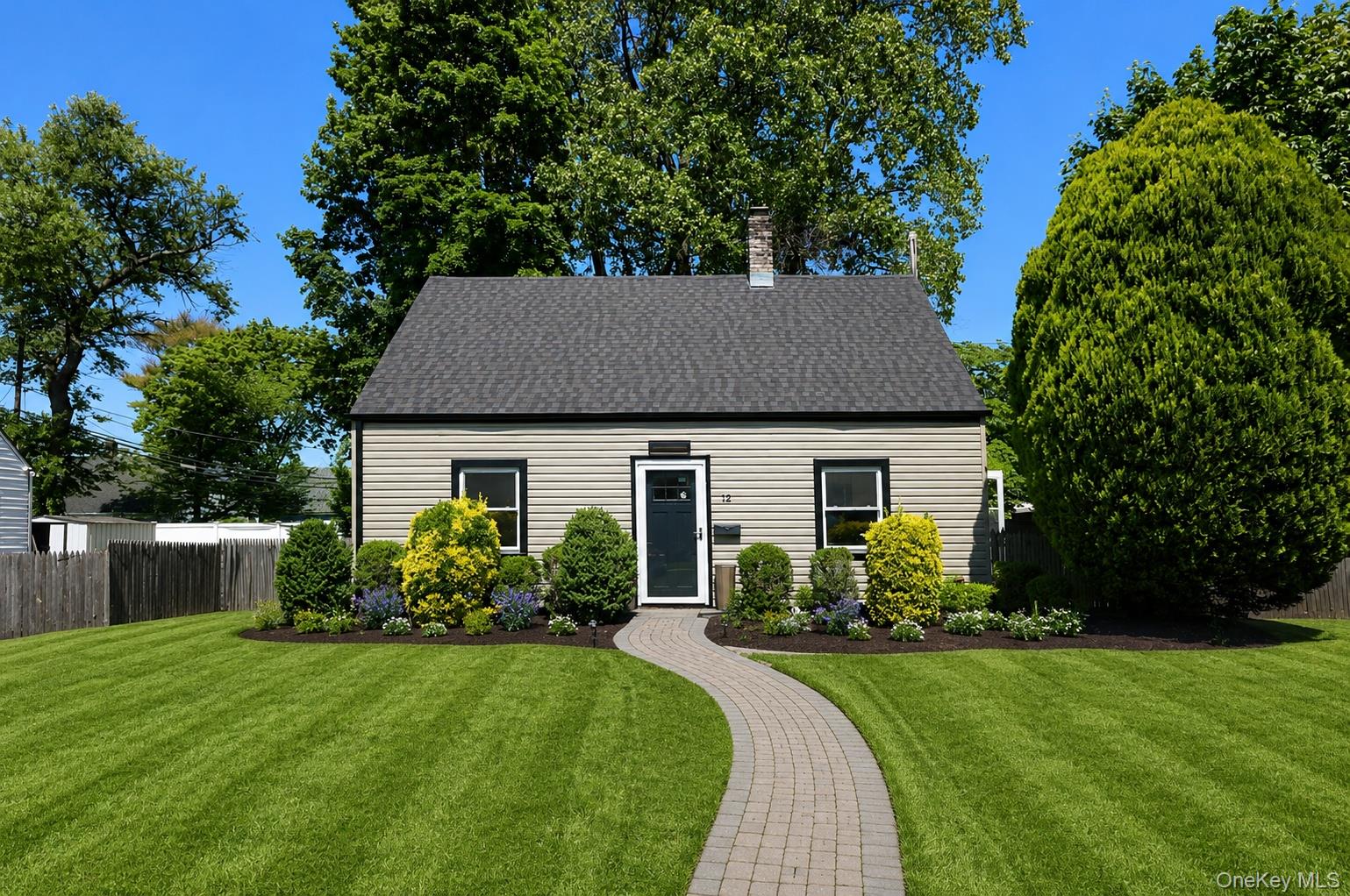 12 Garland, Westbury