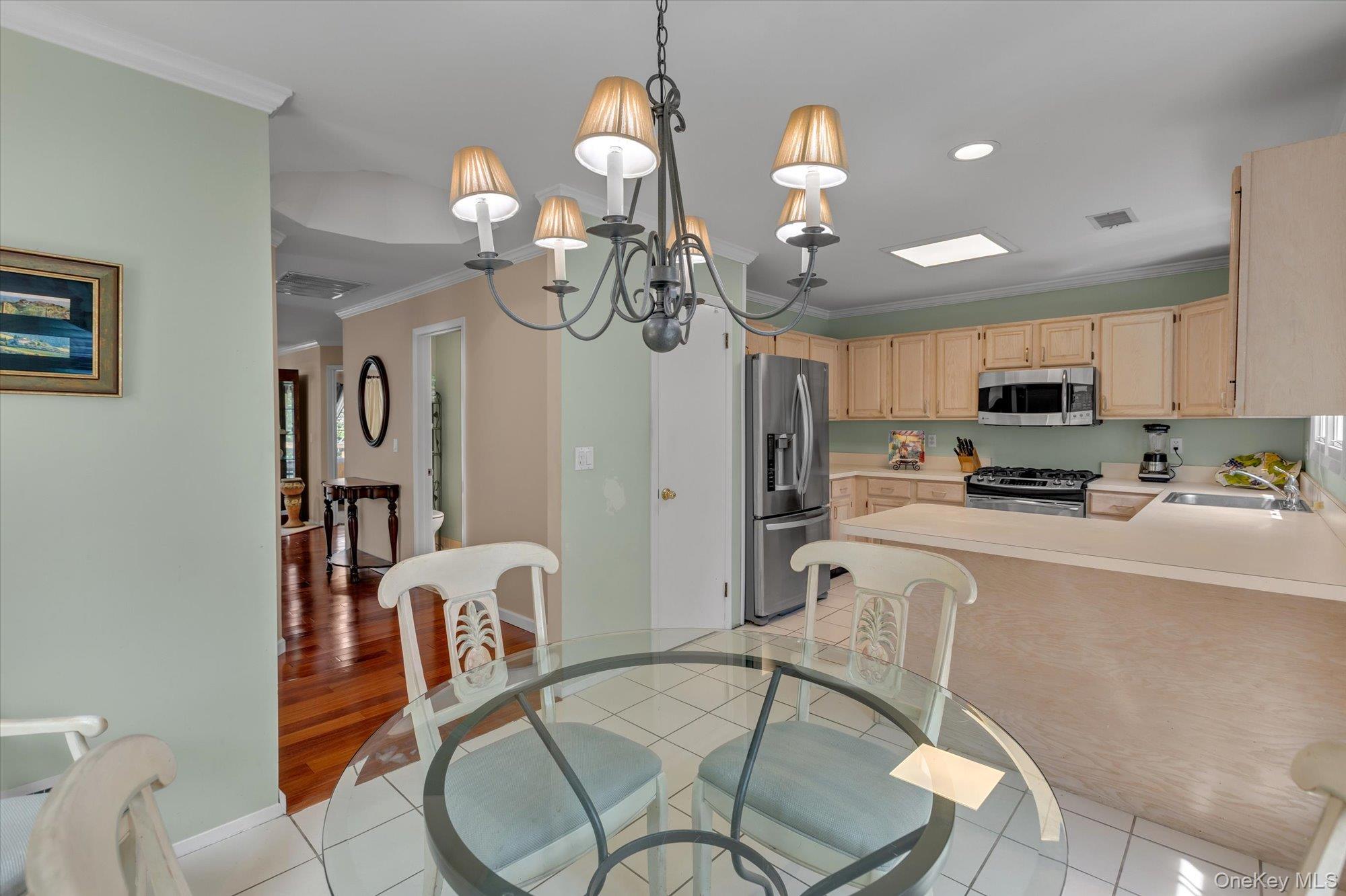 11 Lakebridge Drive — photo 4