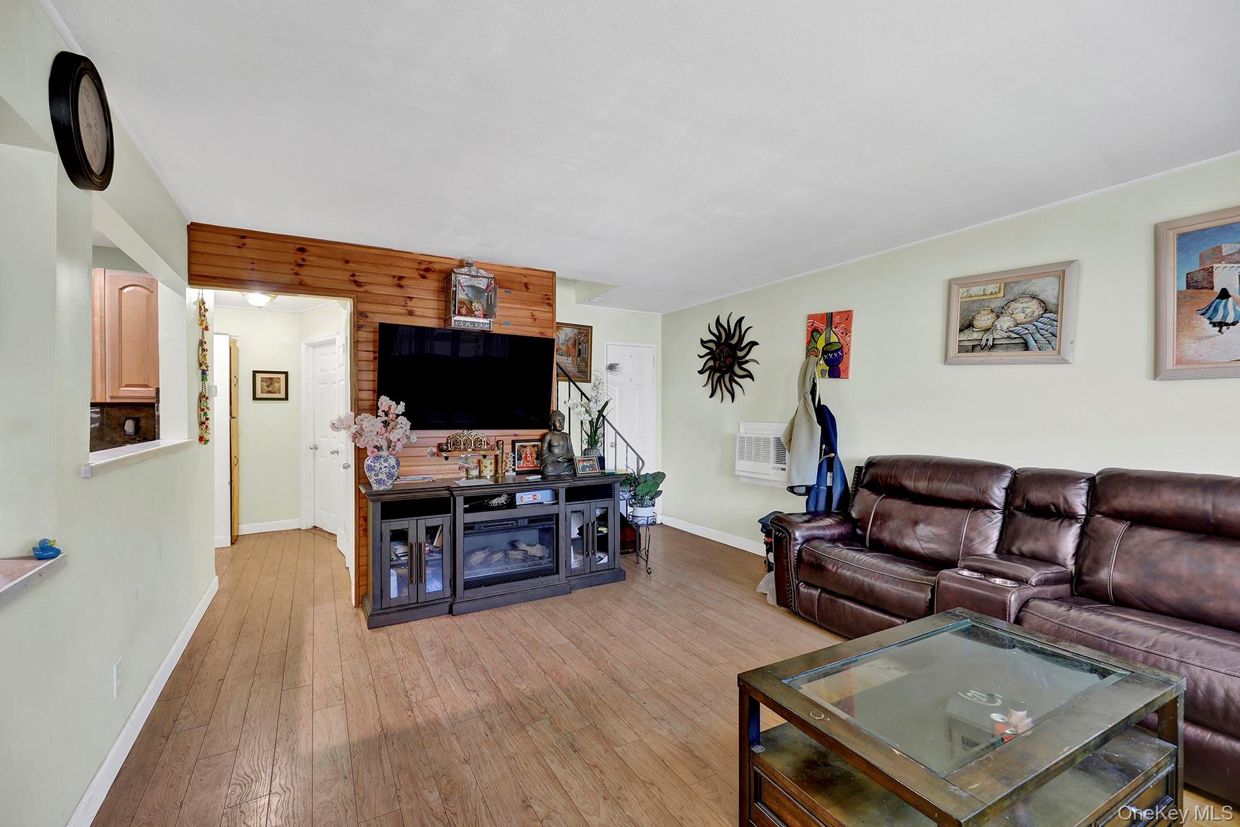 1537 Madison Street — photo 2