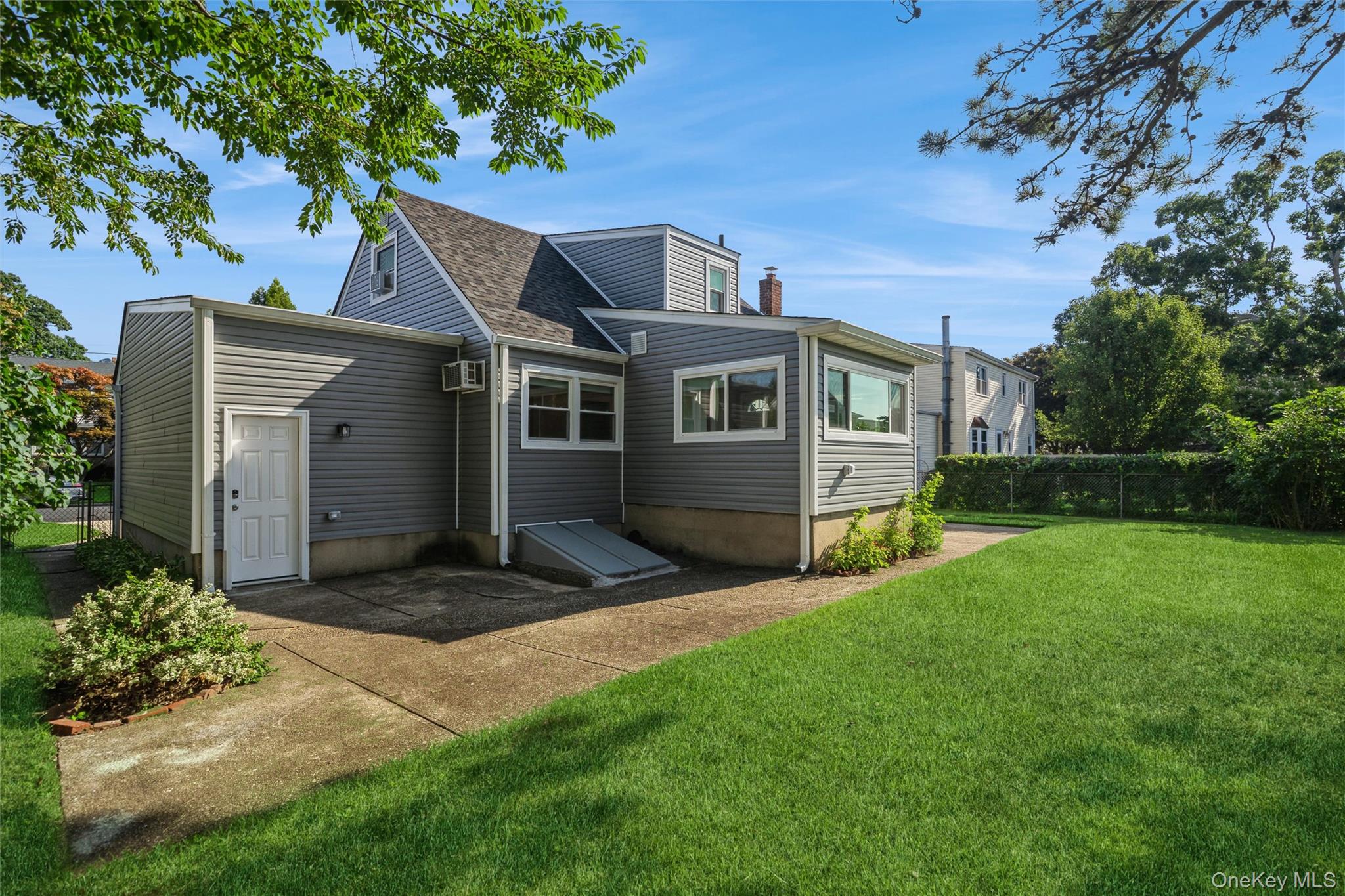216 Hawthorne Street — photo 31