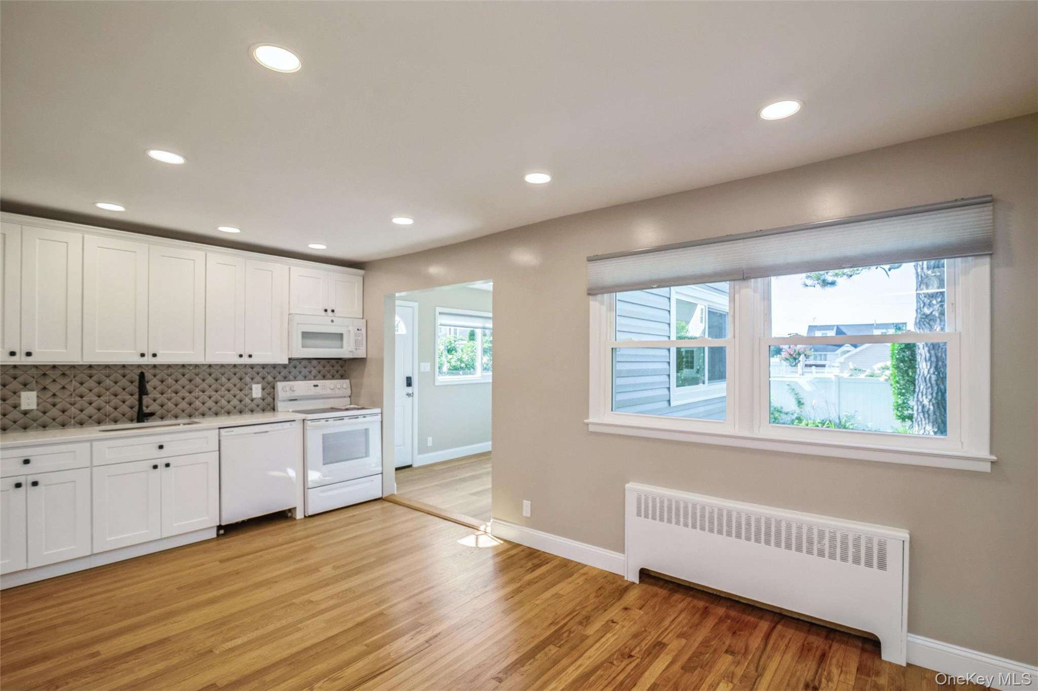 216 Hawthorne Street — photo 8
