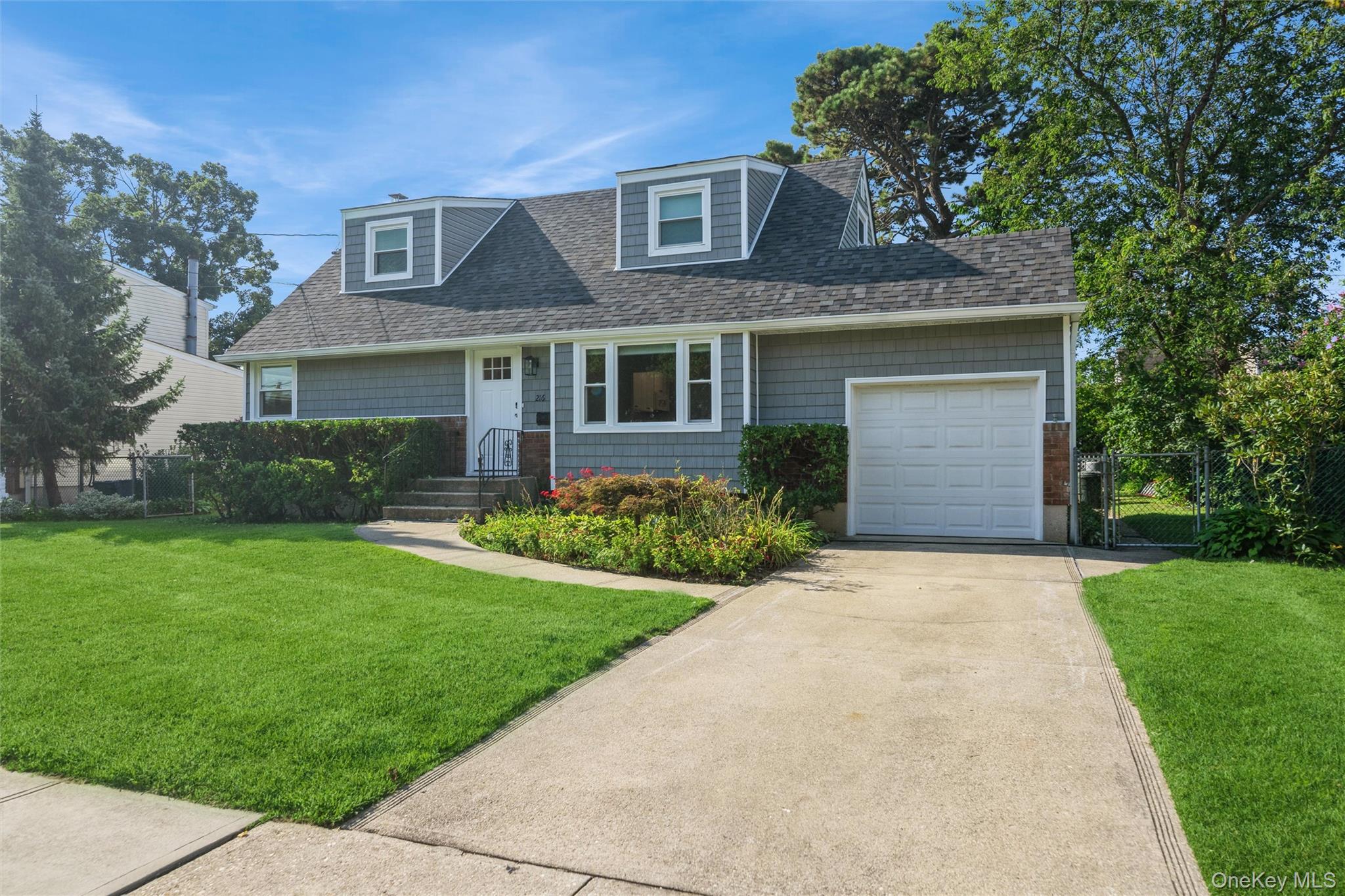 216 Hawthorne Street, Massapequa