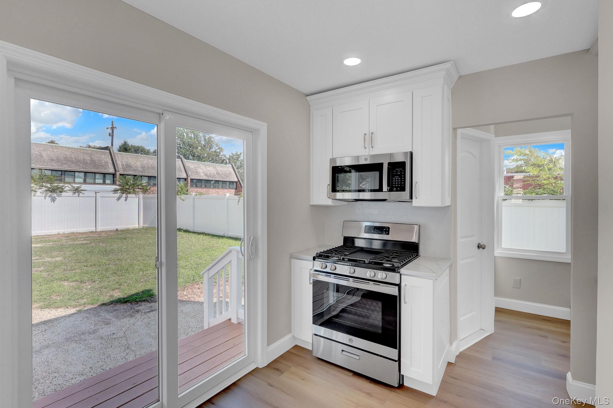 15 Stratford Avenue — photo 11