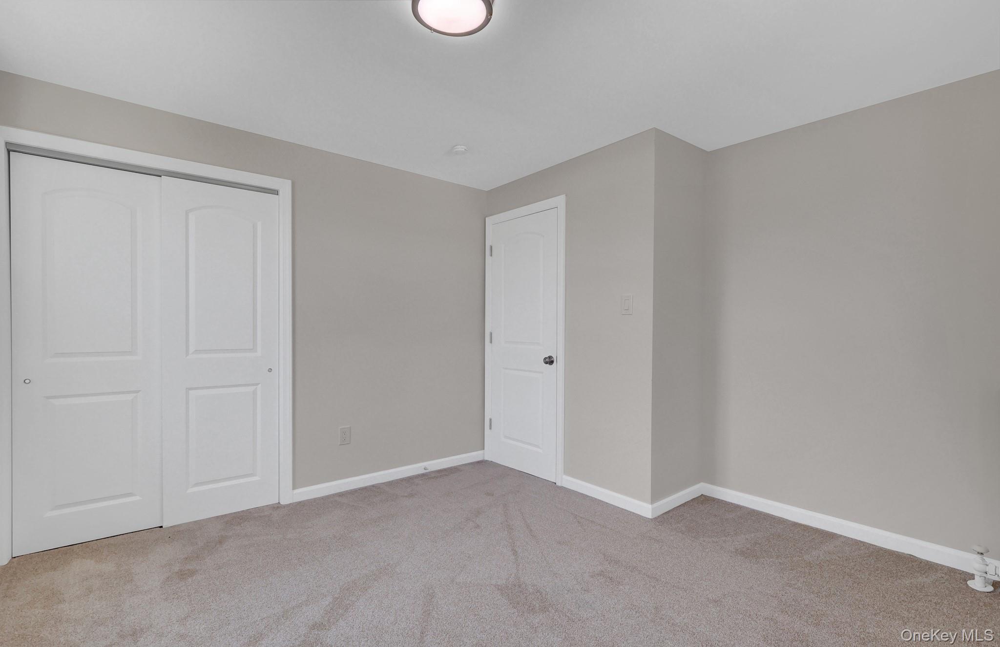 15 Stratford Avenue — photo 18