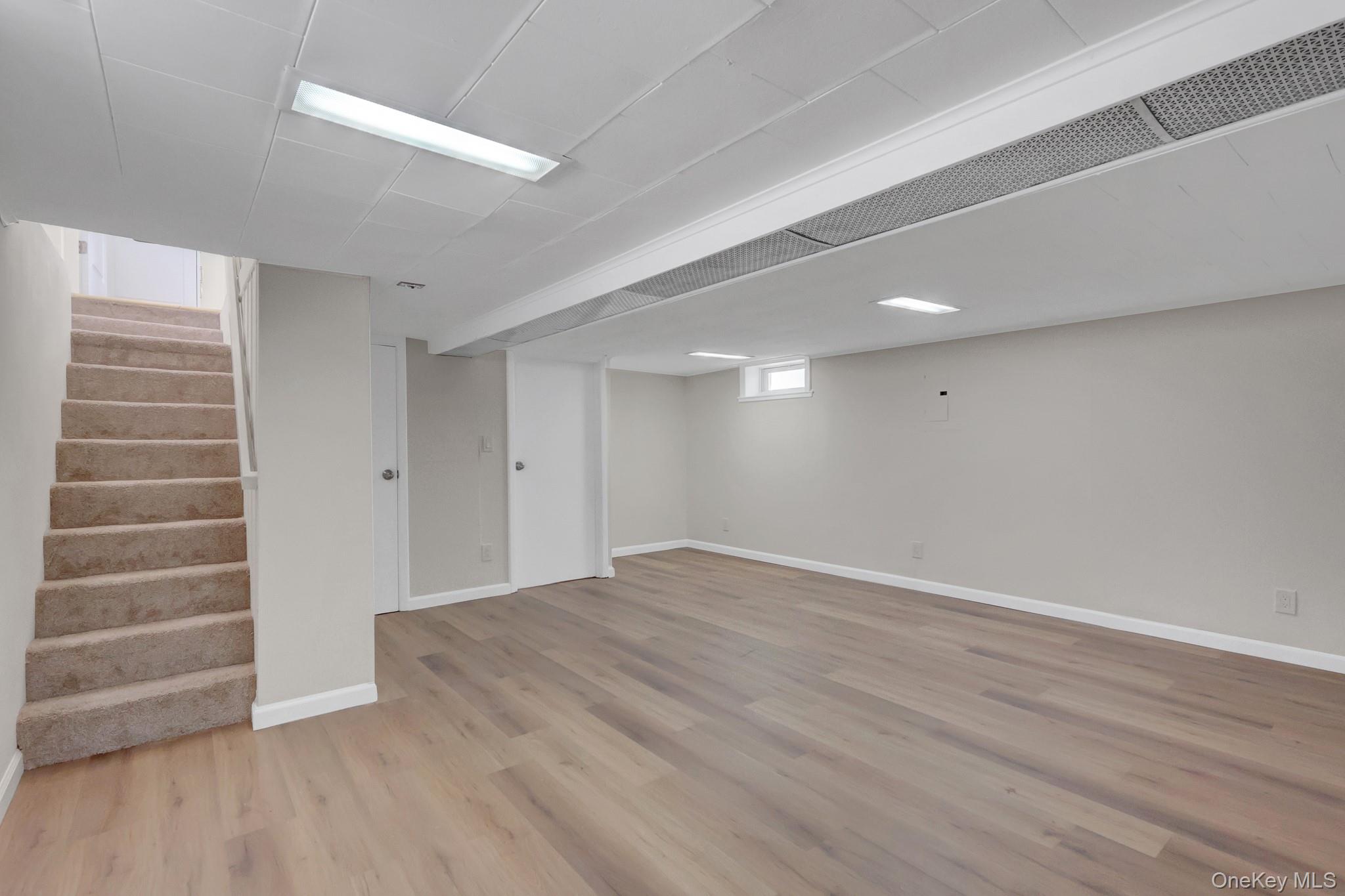 15 Stratford Avenue — photo 23