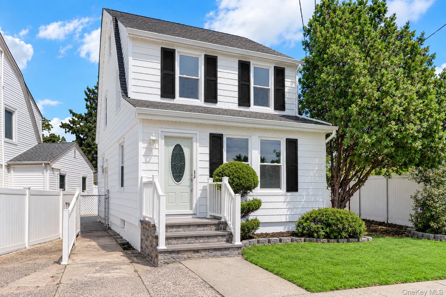 15 Stratford Avenue — photo 3