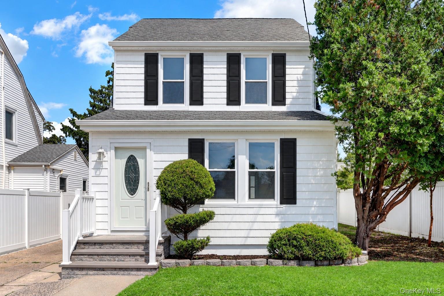 15 Stratford Avenue, Williston Park
