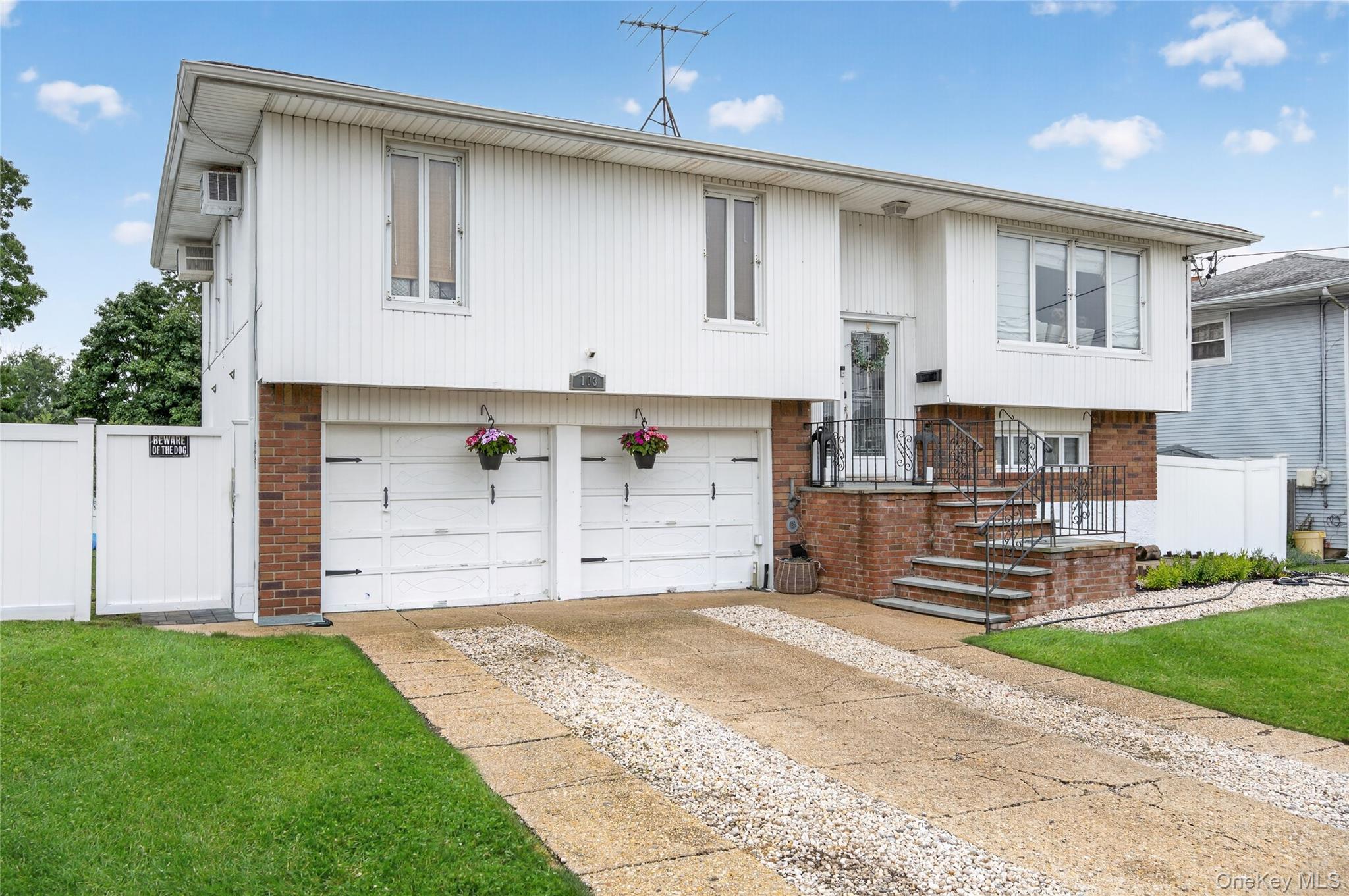 103 Motor Avenue — photo 3