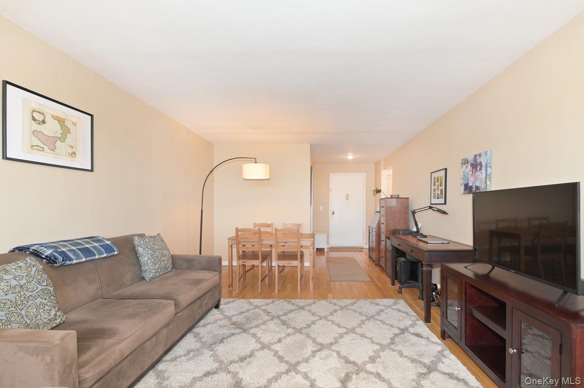2 Birchwood Court ##5H, Mineola