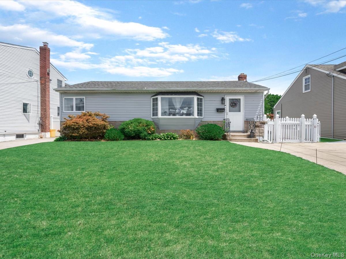 208 3rd Street, Bethpage