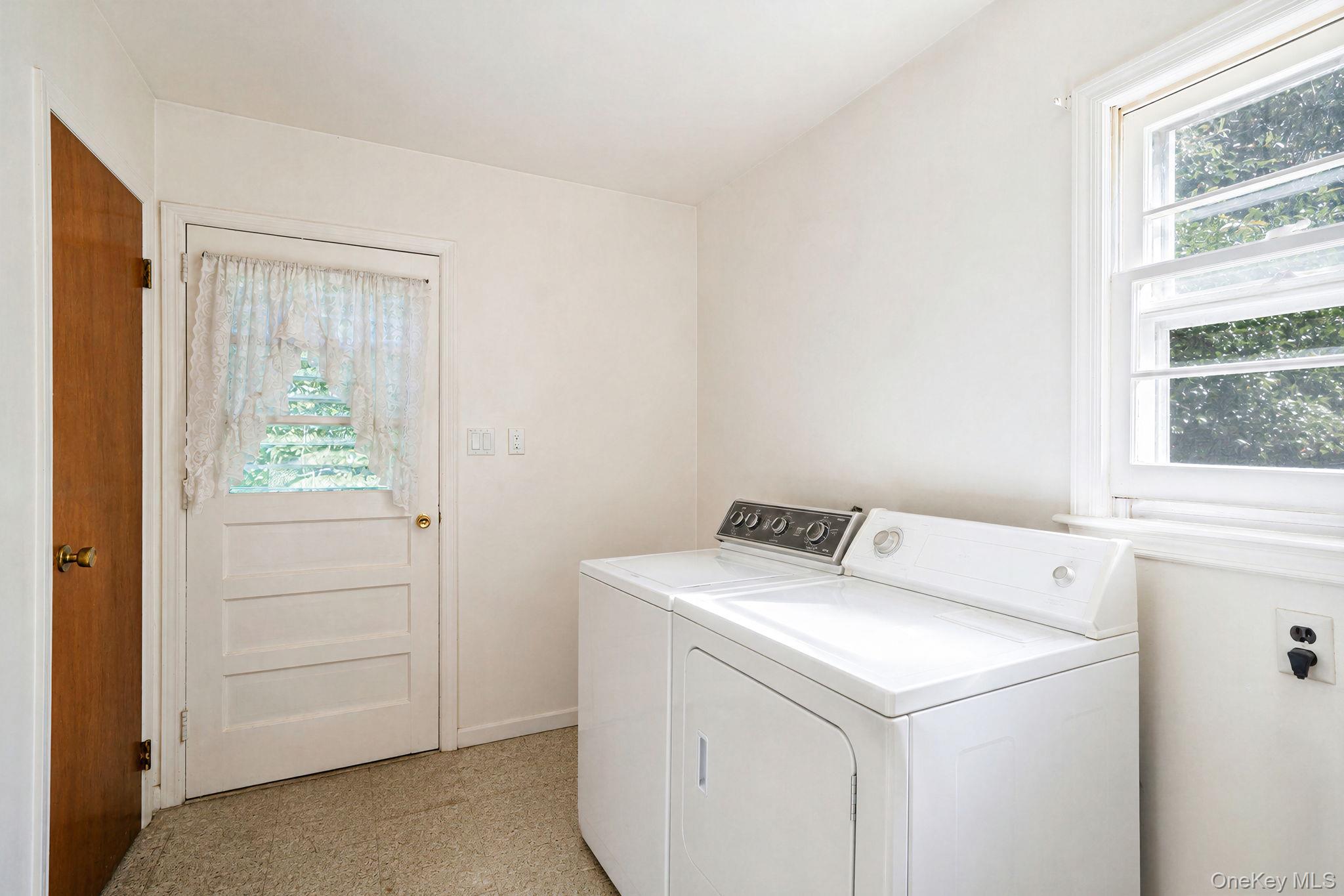 893 Gardiner Drive — photo 38